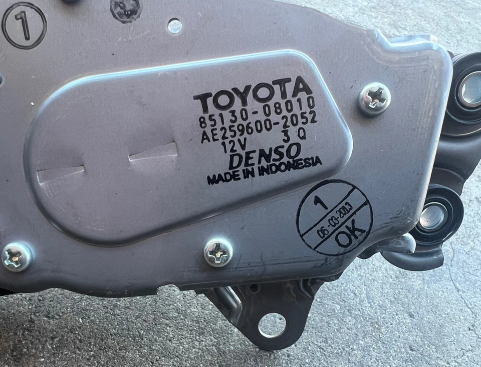 2011 -2020 TOYOTA SIENNA REAR TAILGATE LIFTGATE GLASS WIPER MOTOR OEM 8513008010 - Image 4 of 4