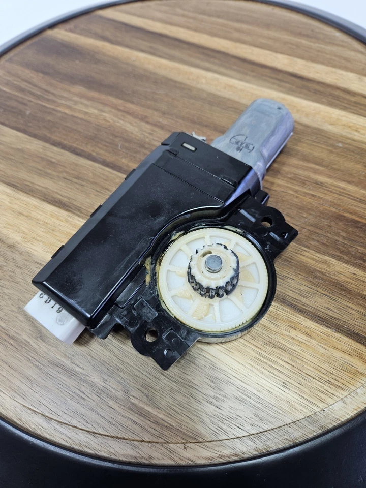 2006-2007 Lexus GS300 GS350 Sunroof Motor Assembly OEM 471071-11240 - Image 3 of 3