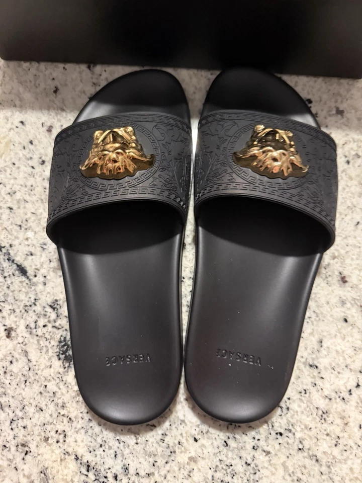 Sandalia para mujer Versace negra de goma talla 10 Foto 3 de 4