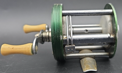 Vintage Bronson Green Hornet No. 2200 Baitcasting Fishing Reel