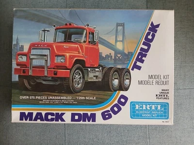 Mack DM 600 in 1:25 von AMT/ Ertl # 8022, sehr selten! - Bild 1 von 3