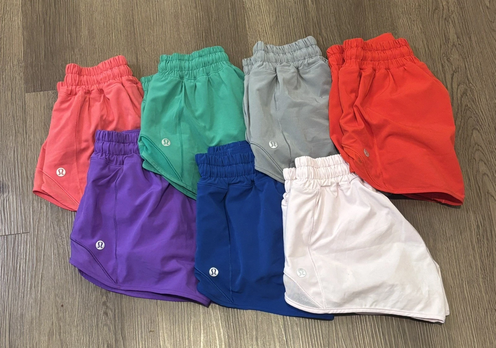 Women’s Lululemon 7 Pair Lot of “2.5” Inch Low Rise Hotty Hot Shorts Colors GC!