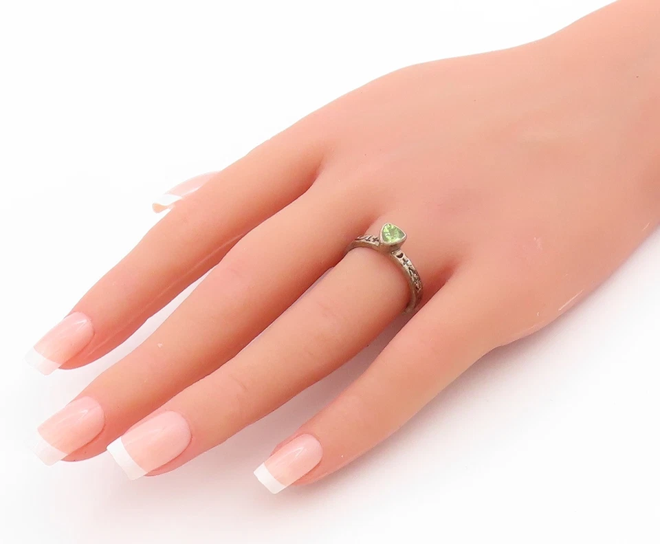 925 Sterling Silver Vintage Ring Peridot Etched Solitaire Band  Sz 7  RG33484 - Image 3 of 4