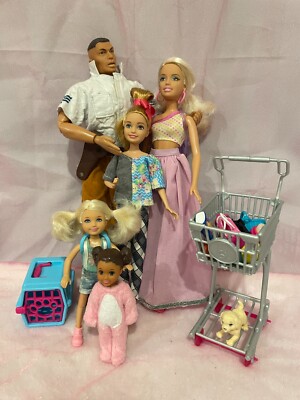 Family Dolls Set of 5 People with Mom, Dad, 3 Kids and a Puppy