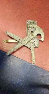 BMW 5 (E34) Tür hinten links manuell Fensterheber 51341944