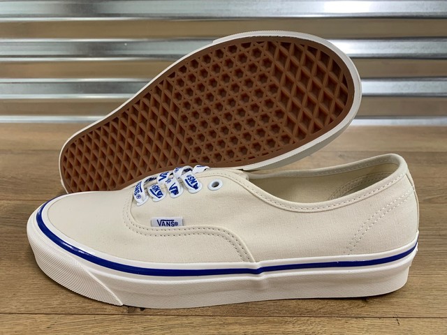 vans authentic og white