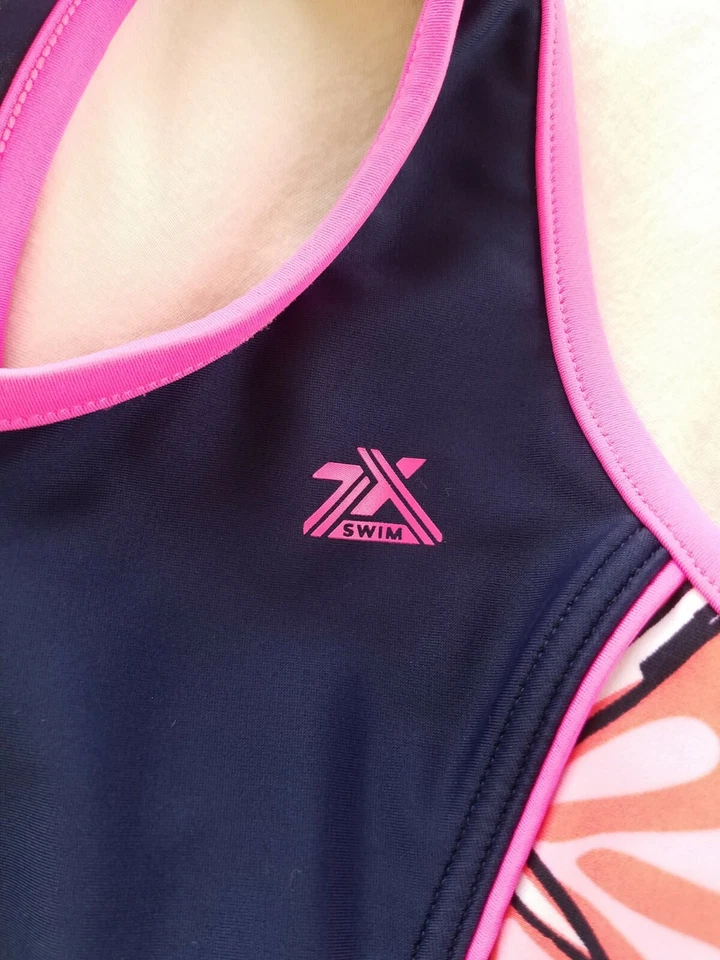 Traje de baño azul oscuro, rosa y floral de una pieza espalda cruzada para niña talla 12 Foto 2 de 4