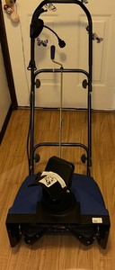 Snow Joe 13.5-amp 18inch Electric Snow Thrower (EUC) Used Once