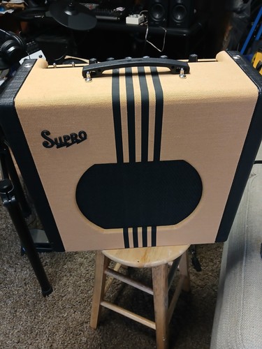 Supro 1822RTB Delta King 12 15W Tube Guitar Combo Amp (Tweed and Black)