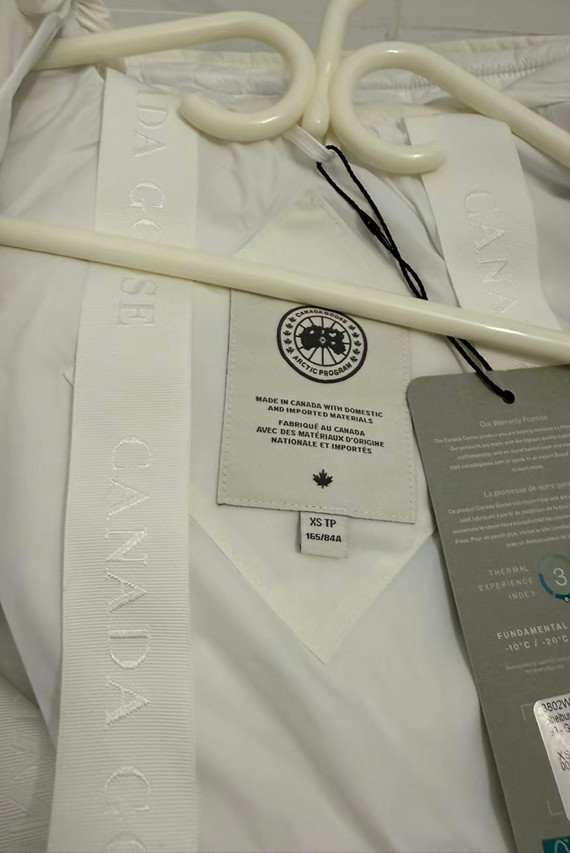 Beautiful Authentic Brand New with Tag Canada Goose Shelburne Parka - XS/White thumbnail 5