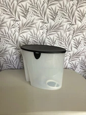 Tupperware First In First Out Cereal Container 21 Cup With Lid