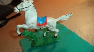 DDR Indianer Pferd RRR Nr.309B w Weiß !!! Grundmasse auch Weiß !!!