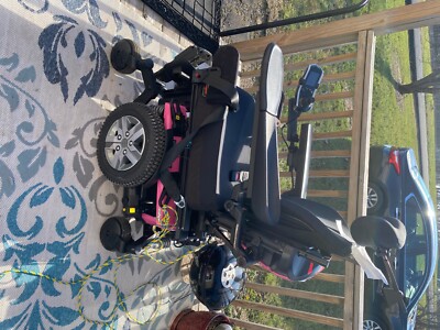 quantum 2.0 power wheelchair. This wheelchair was only driven 3 1/2 miles