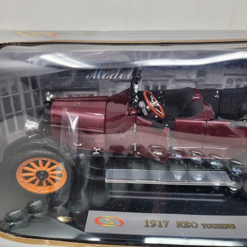 Signature Model 1917 Reo Touring 1:18 Scale Diecast Model Toy Car NEW Red 18105 - Picture 4 of 9