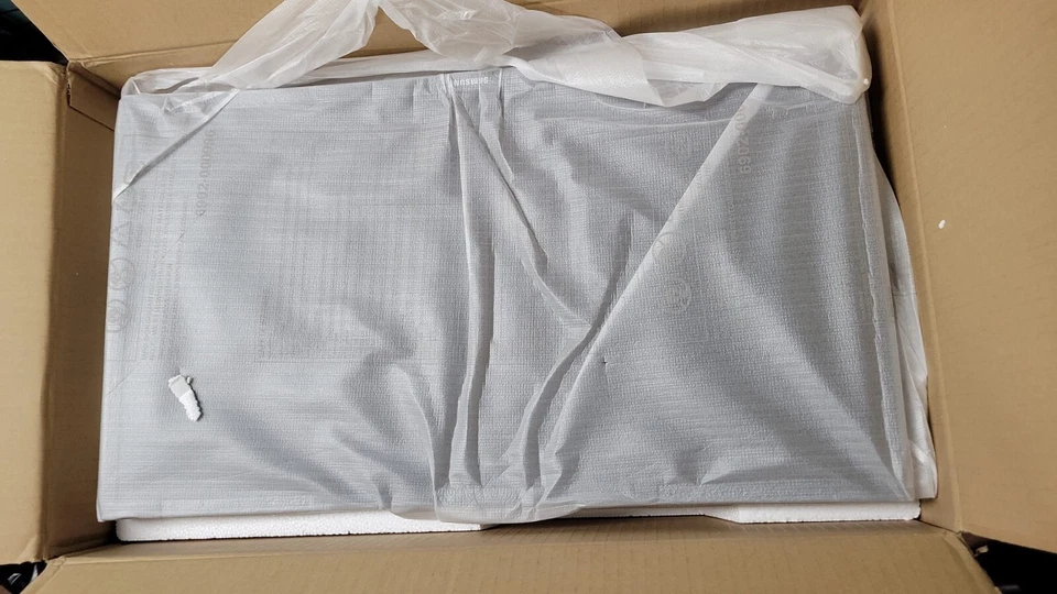 Samsung 27" Ultra-Slim LED Curved Monitor HDMI (LC27F390FHN) ™ - Image 3 of 4