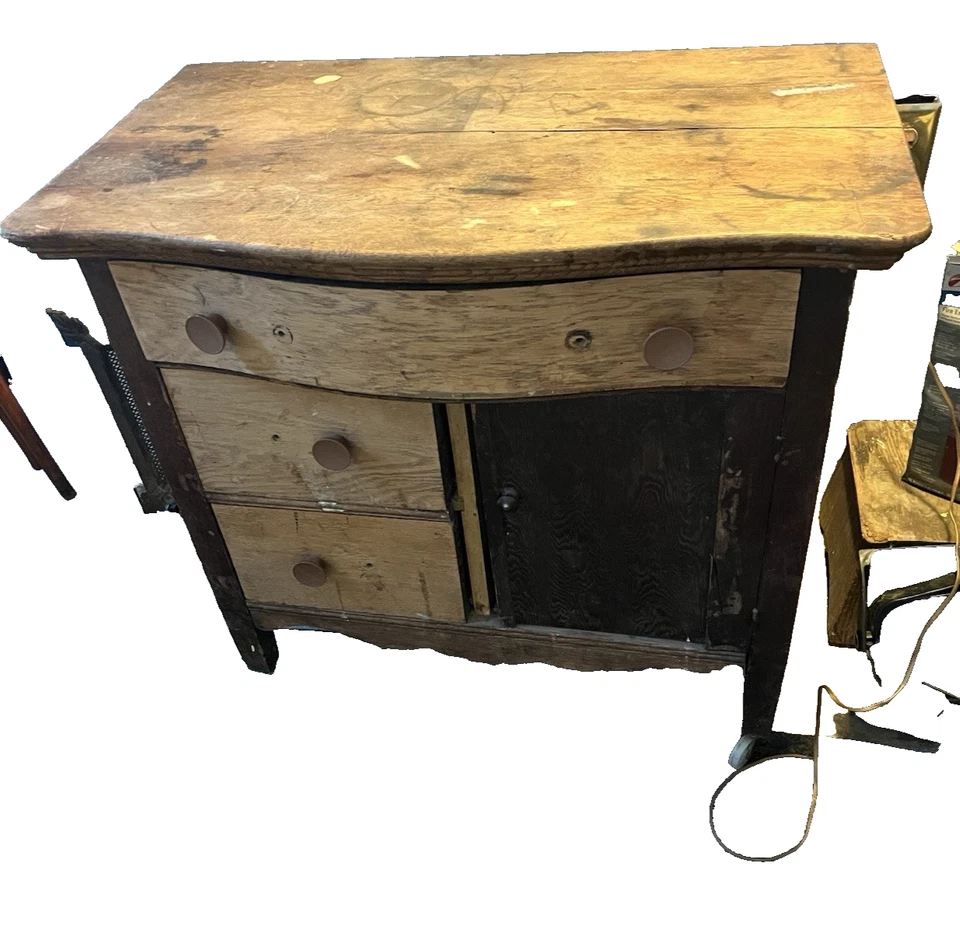 Antiguo armario de pino de 30" Foto 2 de 4