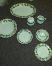 LYNN'S CHINA   CHRISTMAS HOLLY BERRIES  POINSETTIA SET FOR 8