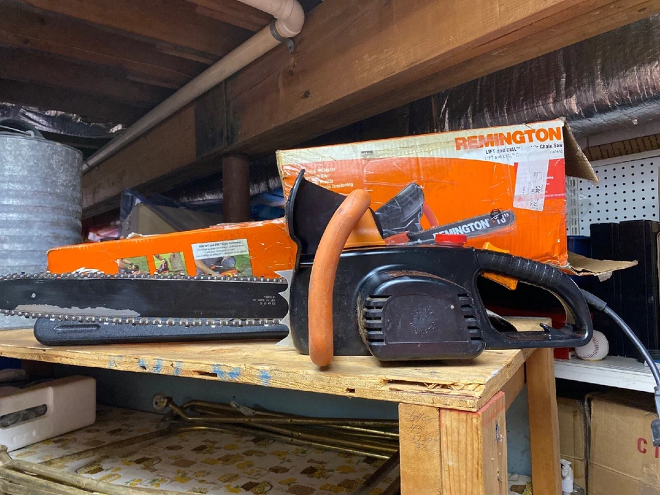 18" Electric ChainSaw by Remington 4.0 HP New But Non Running Needs Repair - Image 3 of 4
