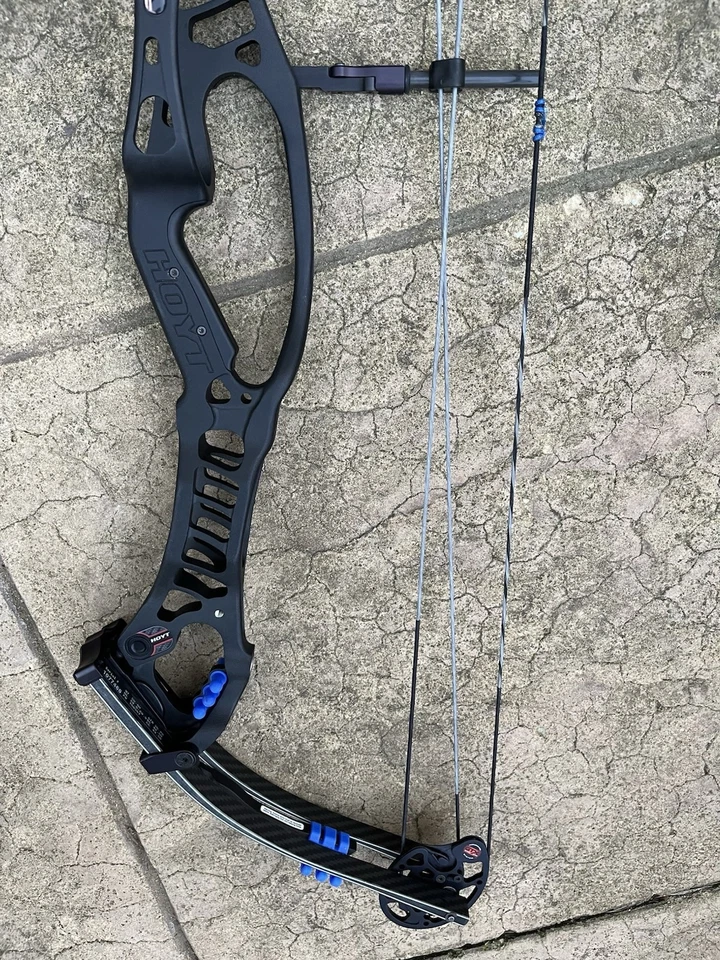 Hoyt Podium X Elite 50-60# 28-29.5” GTX Cams Competition Target Bow RH Black - Image 3 of 4