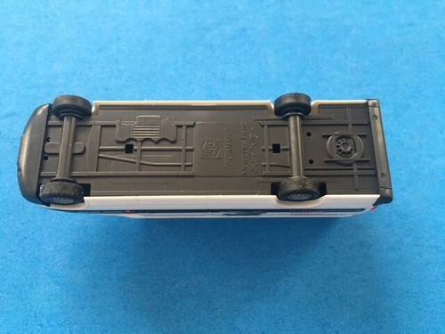 HO Scale Busch Mercedes Benz Sprinter White DRK Infomibil - Picture 4 of 5