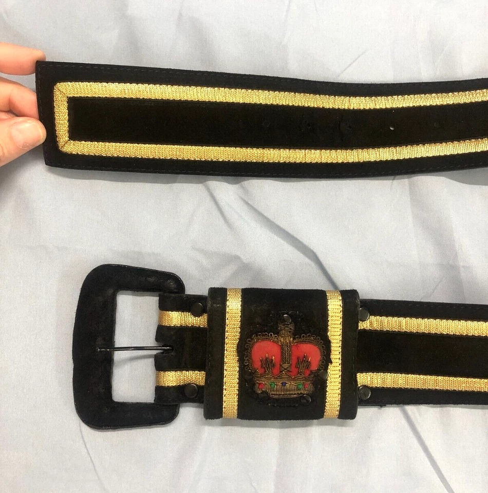 CINTURÓN DE CUERO NEGRO KAREN KANE RAYAS DORADAS CORONA REAL ESTILO MILITAR DE COLECCIÓN talla M Foto 3 de 4