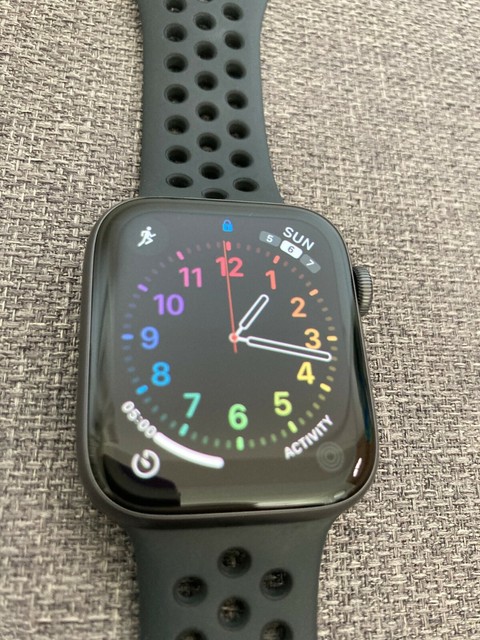 Apple Watch Series 4 Nike+ 44 mm Space Gray Aluminum Case with Anthracite/Black Nike Sport Band