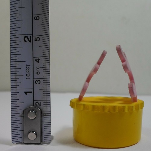 VTG 80's YELLOW SAND w/ PINK CORALS 2'' PENCIL SHARPENER - Picture 2 of 6