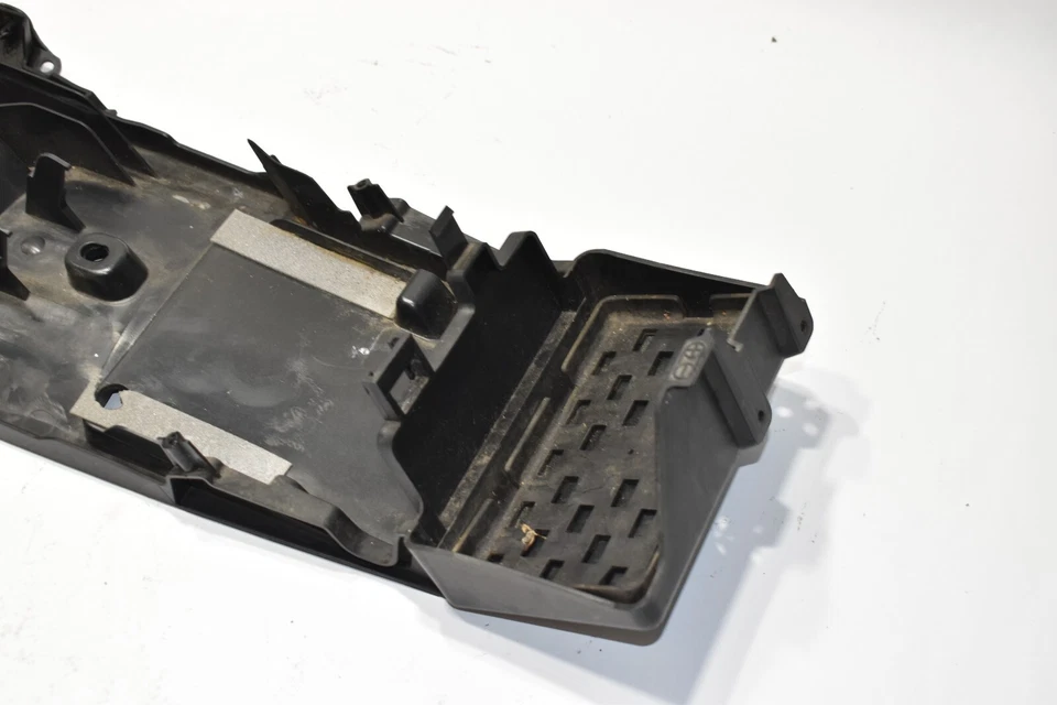 Suzuki GSXR 600 750 2008 2009 OEM trasero trasero trasero bandeja de batería plástico Foto 4 de 4