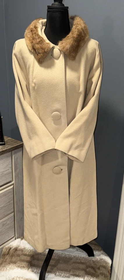 Antigo! Areia feminina Cain Sloan Henig 100% cashmere e forrada de seda. Casaco com gola de pele de vison - Imagem 2 de 4