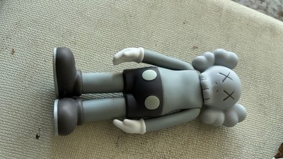 KAWS Companion Five Years Later Art Toy Gray Vinyl Figure with OriginalFake Box