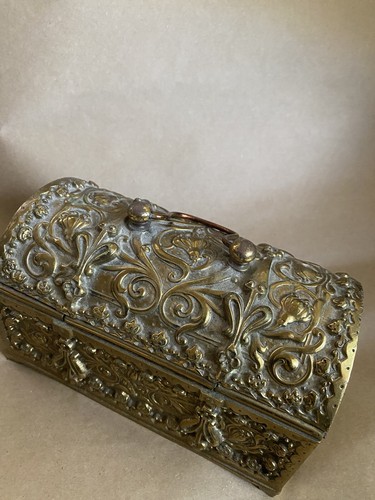 Antique 1900s German Brass Jewelry Casket. Antique German Brass Jewel Chest. - Picture 8 of 14