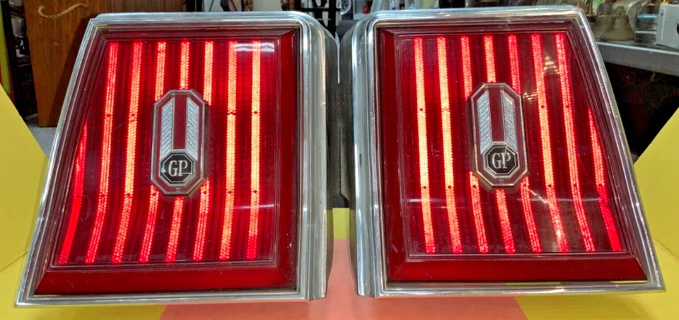 De colección 1981-87 Pontiac Grand Prix G-Body R&L Luces traseras - COMO ESTÁN - NO PROBADAS Lote 2 Foto 3 de 4