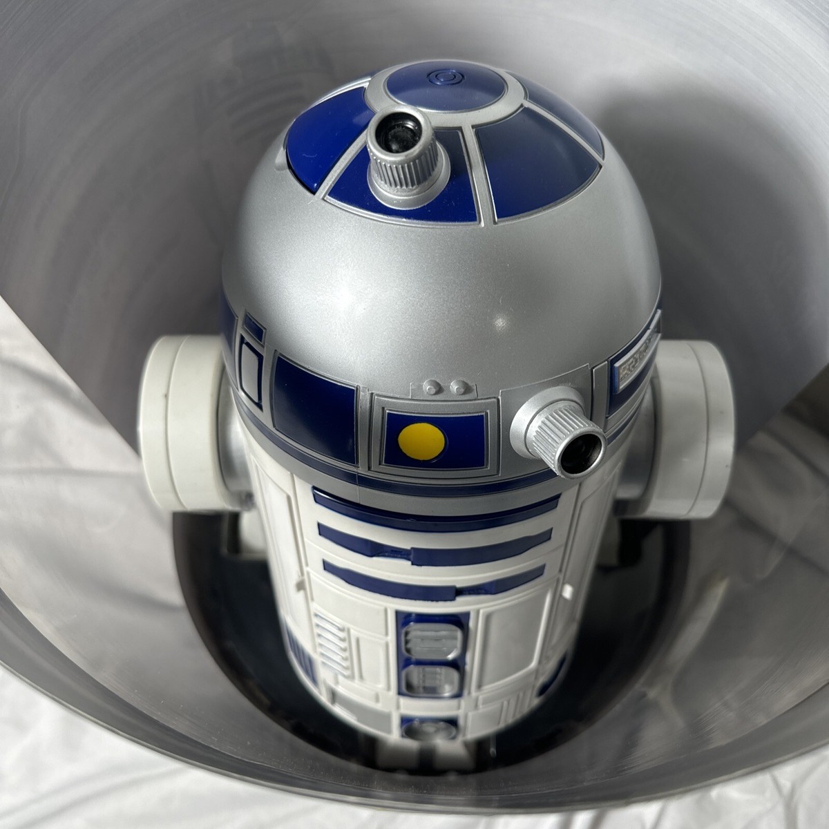 Hasbro Star Wars R2-D2 Interactive Astromech Droid (87245 Hasbro Star Wars R2-D2 Interactive Astromech Droid (87245