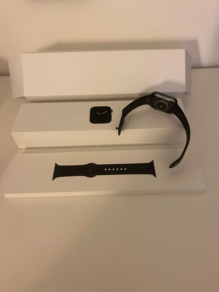 Apple Watch Series 5, foto 2 di 4