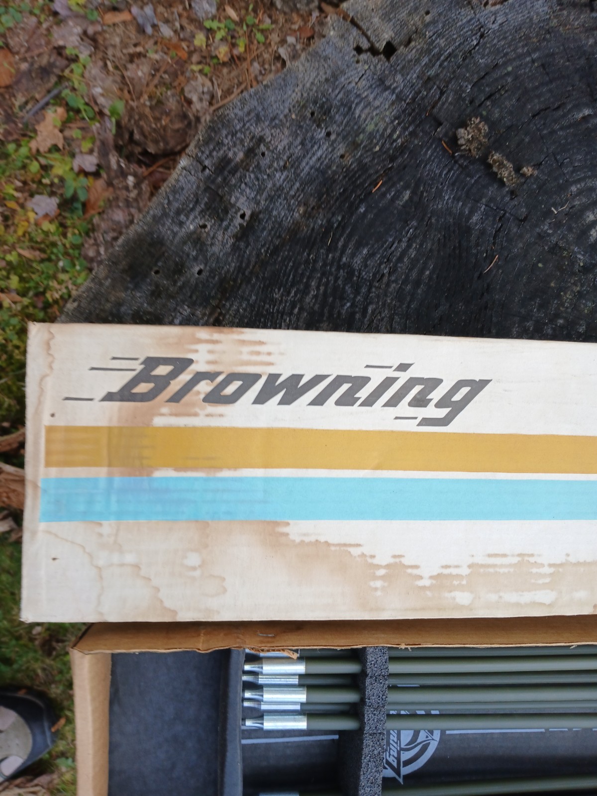 Vintage Browning wooden arrows (12) in original box 28"