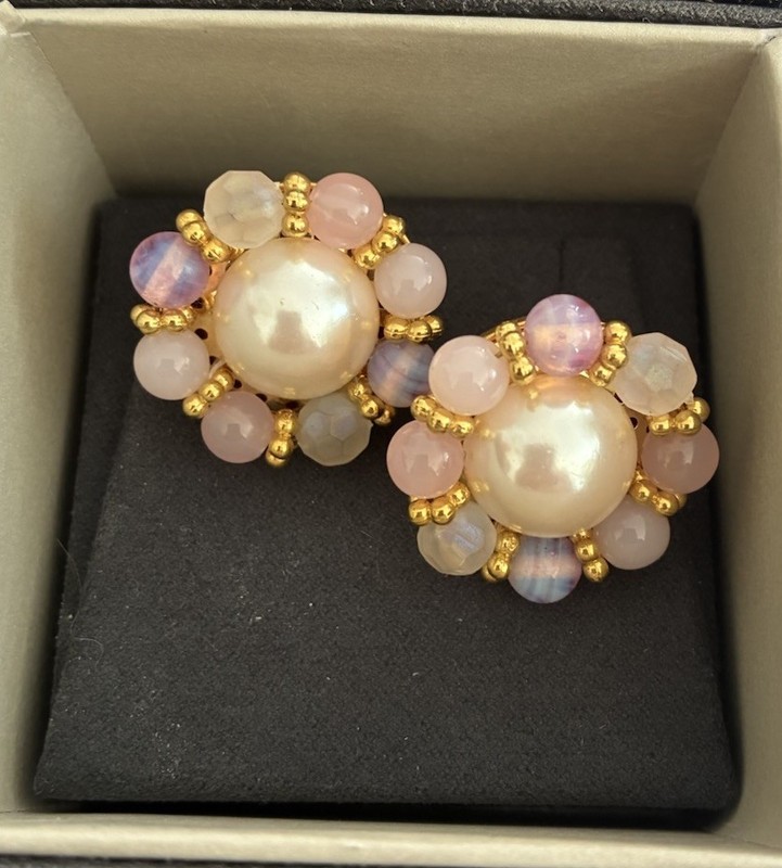 VINTAGE FLOWER FAUX PEARL & PINK BEAD EARRINGS W/GOLD TONE ACCENTS RETRO CHARM