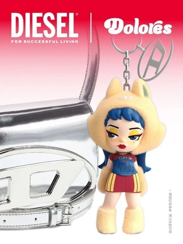 DIESEL x Dolores Edizione Limitata Peluche Portachiavi Borsa Charm Autentico - Foto 16 di 19