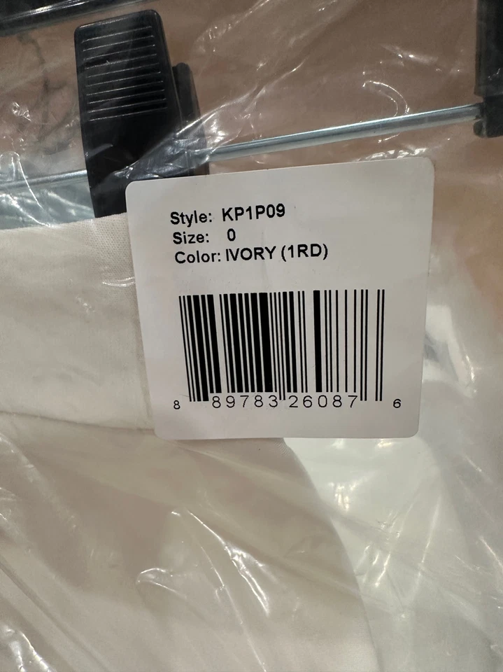 Bermudas para mujer Kobi Halperin Nara en marfil precio de venta sugerido por el fabricante $348,00