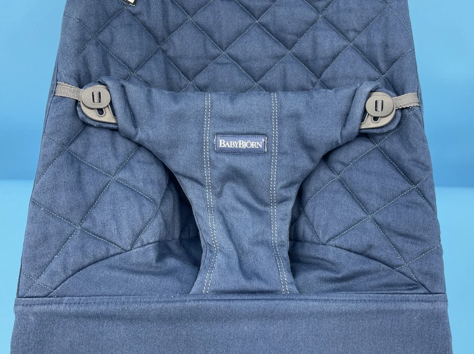 BabyBjorn Bouncer Balance Soft Woven/Classic Quilt Blue - Image 3 of 4