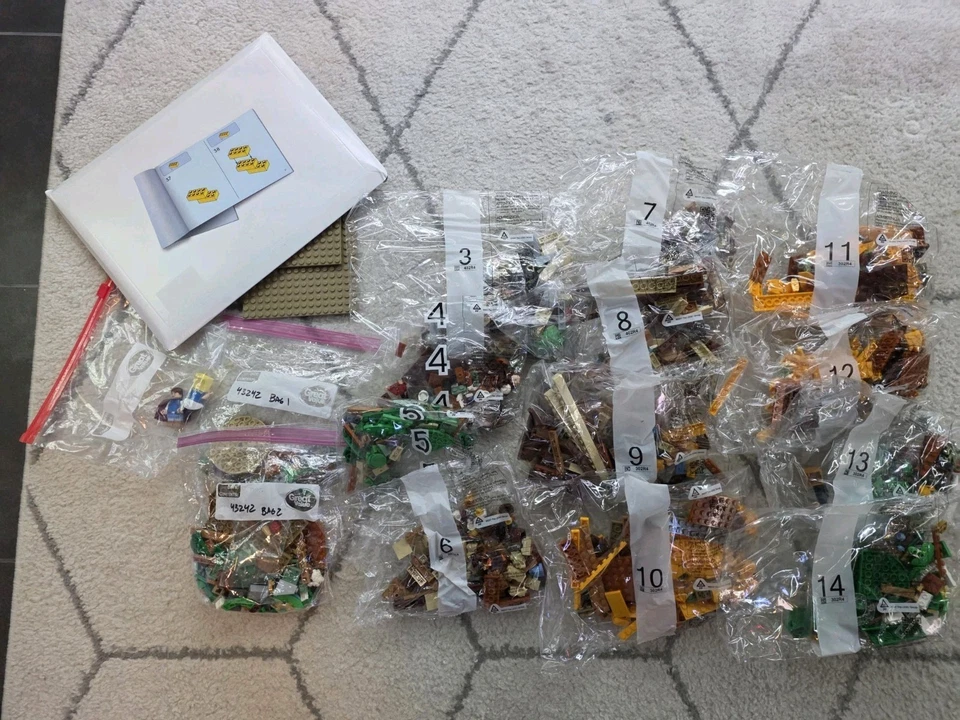 LEGO Disney Snow White and the Seven Dwarfs’ Cottage (43242) - Image 3 of 4