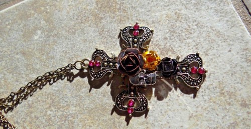 CROSS ROSES SKULL PENDANT NECKLACE FASHION JEWELRY 18" CHAIN CAT RESCUE - Picture 3 of 5
