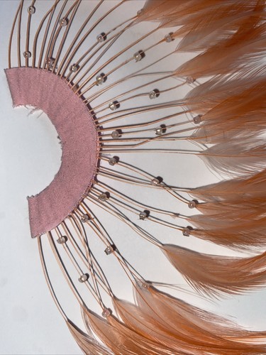 12 Piece Feather HALF PINWHEEL Salmon Pink Hackle Feathers-Hats/Costume/Wedding - Picture 7 of 7