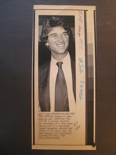 AP Wire Press Photo 1983 Robert Kennedy Jr Committed himself drug problem Hosp - Picture 1 of 1
