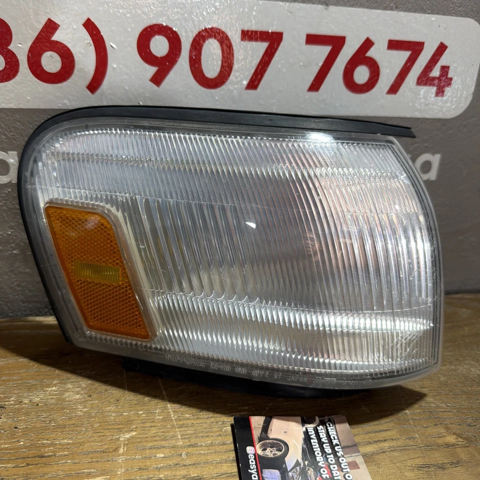 89-92 TOYOTA CRESSIDA LUZ ESQUINA CENTRAL LÁMPARA (COINCIDENCIA 22-188) PASAJERO DERECHO  Foto 3 de 4