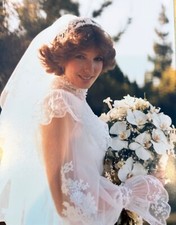 Vintage 1980s Wedding Dress Size 8-10 w/Puffy Sleeves, Lace Neckline, and Vail