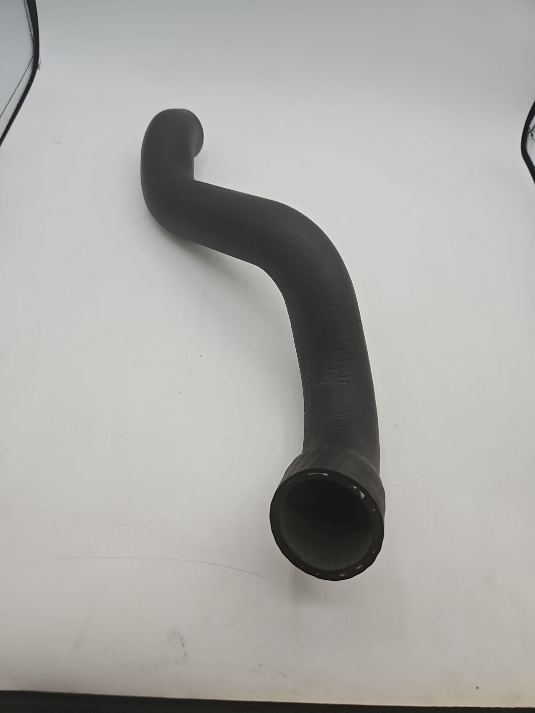 BENTLEY & ROLLS ROYCE HOSE BOTTOM RAD TO ENGINE(Ue-70199)