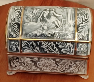 Vintage R. Capodimonte Porzellan blau & weiß 3D Hochrelief Schmucktruhe