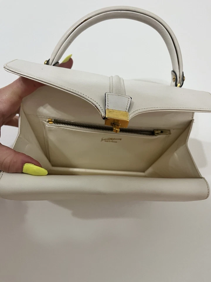 Винтажная белая кожаная сумка Saks Fifth Avenue сделано во Франции золотая фурнитура - Изображение 3 из 4