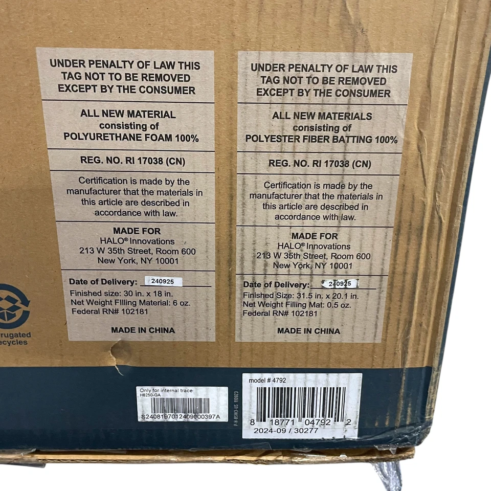 Berço giratório HALO 4792 BassiNest caixa aberta 3.0 cinza sobre a cama - Imagem 2 de 4