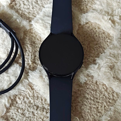 Samsung Galaxy Watch Active 47mm Schwarz Wear OS Android/iOS mit Ladegerät